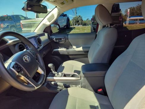 Used 2021 Toyota Tacoma SR5 AWD/4WD image 11
