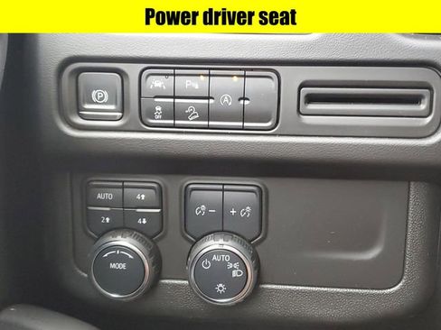 Used 2024 Chevrolet Tahoe Premier AWD/4WD image 22