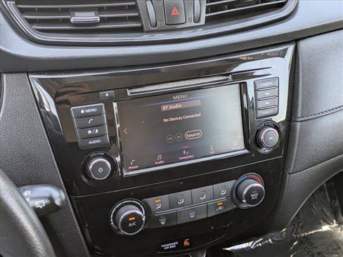 Used 2018 Nissan Rogue S AWD/4WD image 12