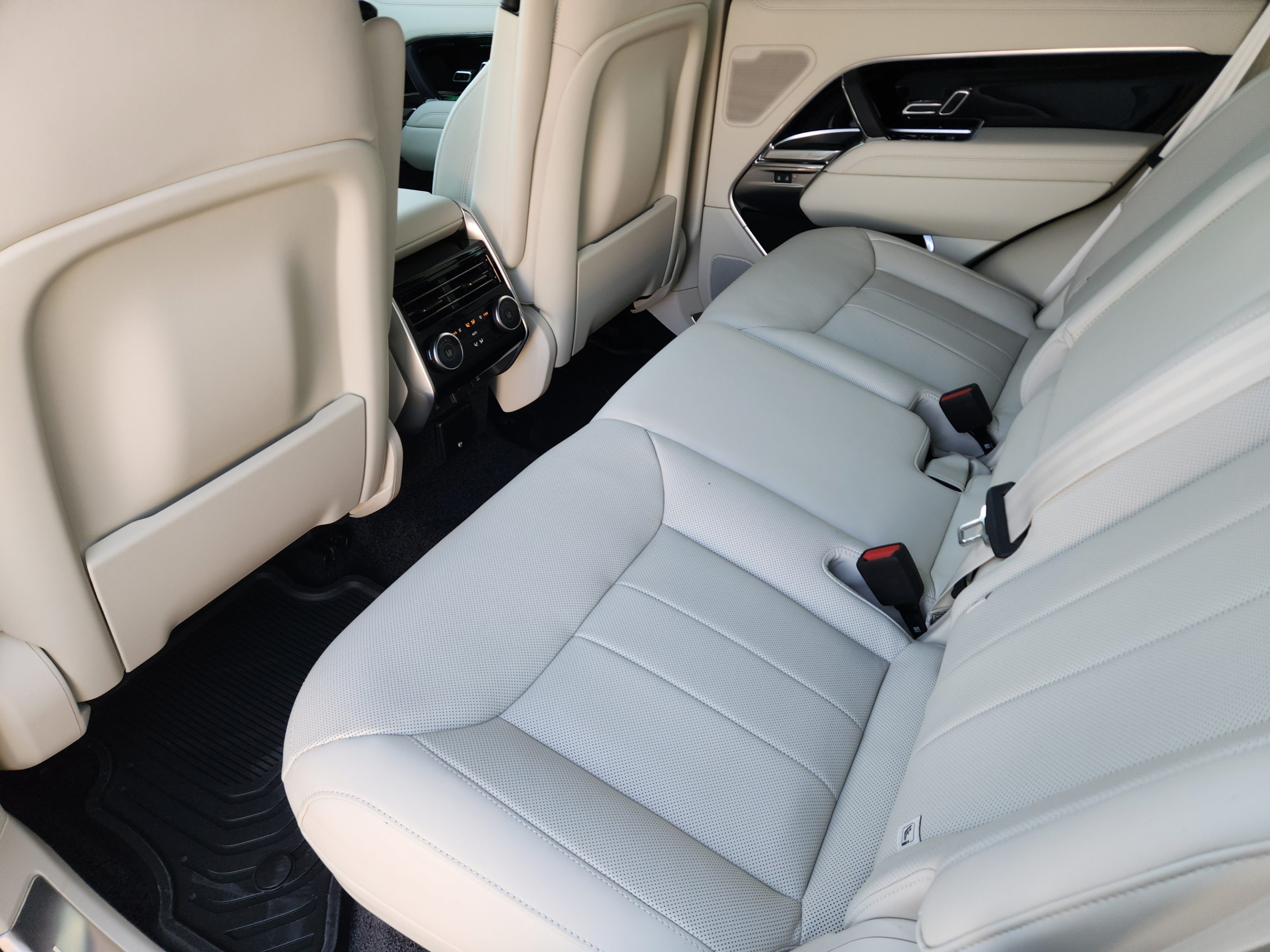 New 2026 Land Rover Range Rover SE AWD/4WD image 23