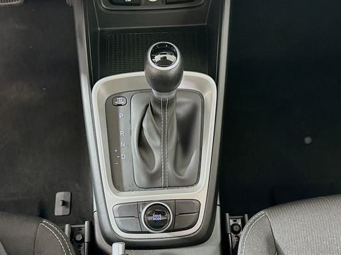 Used 2025 Hyundai Venue SEL FWD image 23