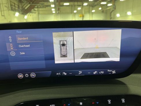 Certified 2025 Buick Enclave Preferred AWD/4WD image 19
