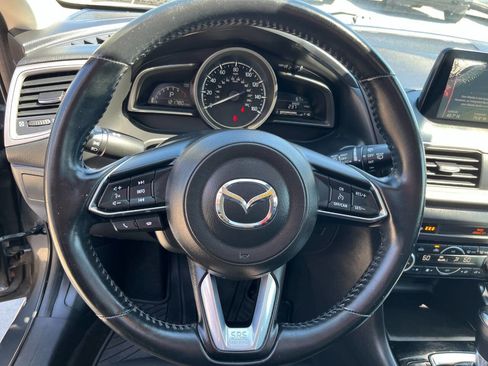 Used 2018 MAZDA MAZDA3 Touring FWD image 23