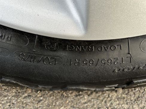 Used 2017 RAM 1500 Classic SLT w/ Luxury Group image 27