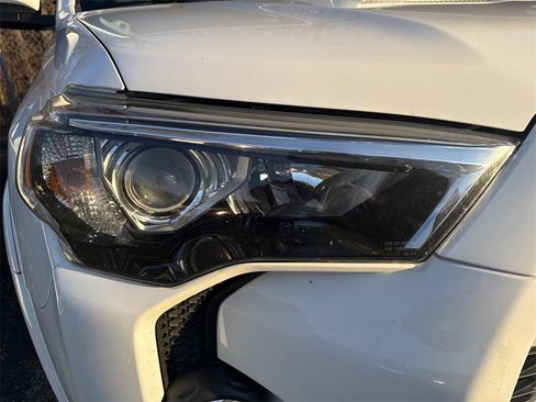 Used 2017 Toyota 4Runner SR5 Premium image 3