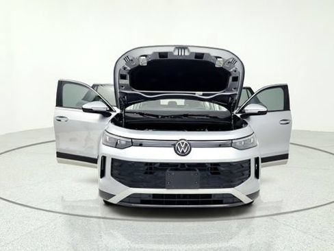 Used 2026 Volkswagen Tiguan S FWD image 12