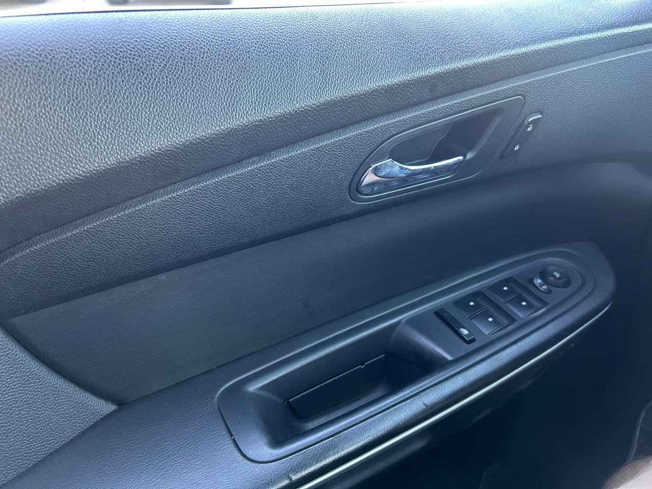 Used 2012 GMC Acadia SLE FWD image 27