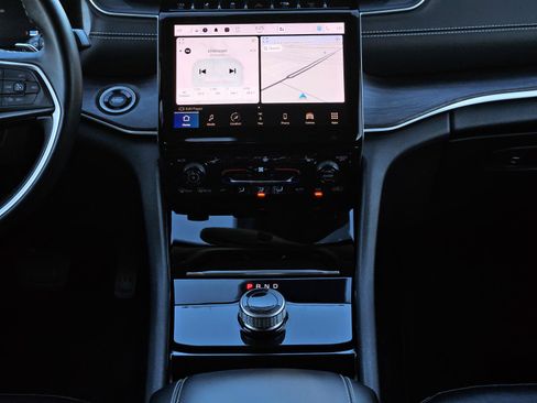 Used 2022 Jeep Grand Cherokee Limited image 32