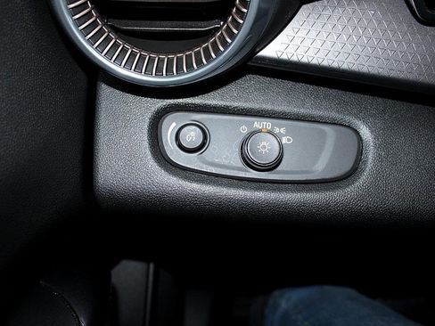 Used 2024 Chevrolet Trax ACTIV w/ Sunroof Package image 12