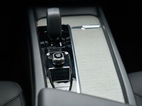 Certified 2025 Volvo XC60 B5 Plus w/ Climate Package AWD/4WD image 29