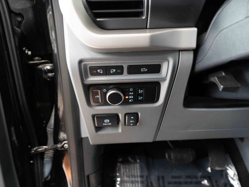 Used 2023 Ford F150 Lightning XLT image 11