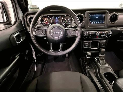 Used 2022 Jeep Wrangler Unlimited Sport AWD/4WD image 6