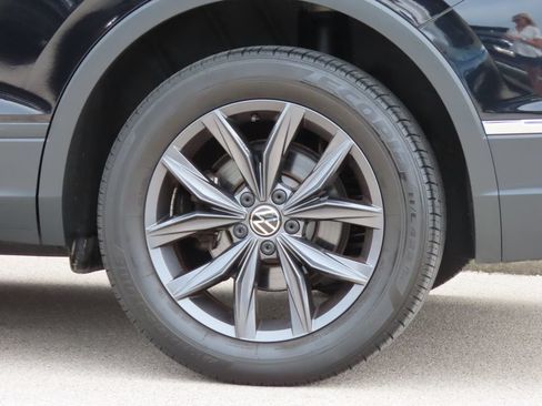 Used 2023 Volkswagen Tiguan SE w/ Panoramic Sunroof Package FWD image 15