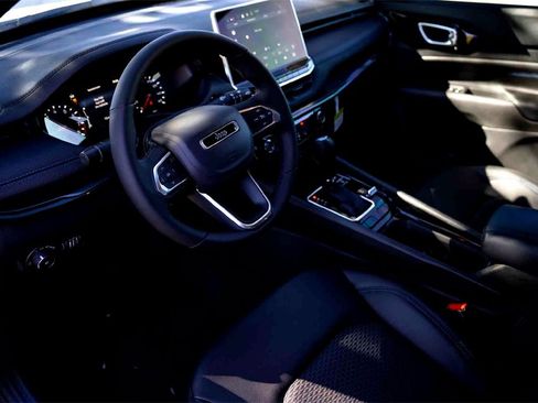 New 2026 Jeep Compass Latitude image 10