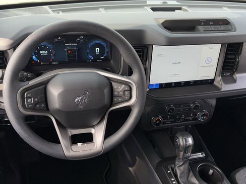 New 2025 Ford Bronco Base image 40