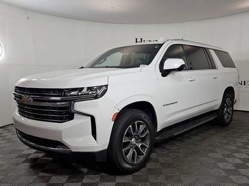 Used 2021 Chevrolet Suburban LT RWD image 2