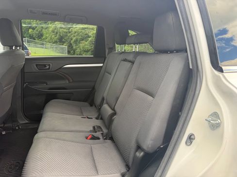 Used 2017 Toyota Highlander LE AWD/4WD image 22