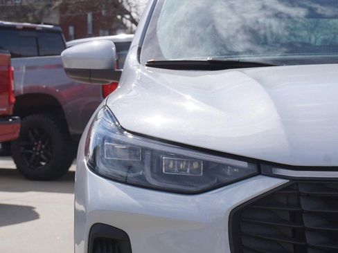 Used 2025 Ford Escape Platinum image 9