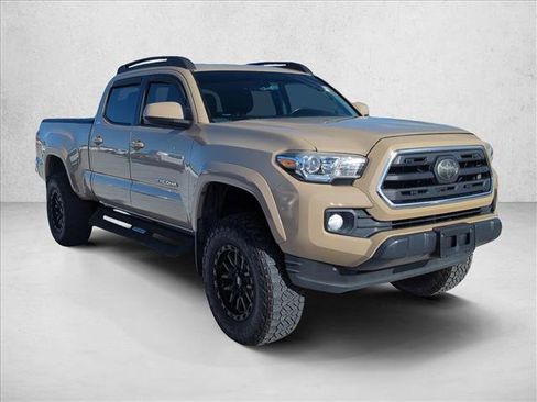 Used 2018 Toyota Tacoma SR5 image 3
