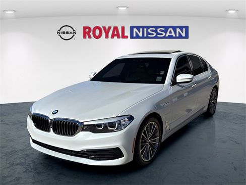Used 2019 BMW 530e w/ Premium Package image 3