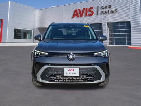 Used 2025 Volkswagen Taos SE AWD/4WD image 2
