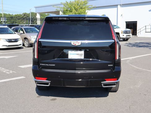 Used 2024 Cadillac Escalade Premium Luxury AWD/4WD image 9