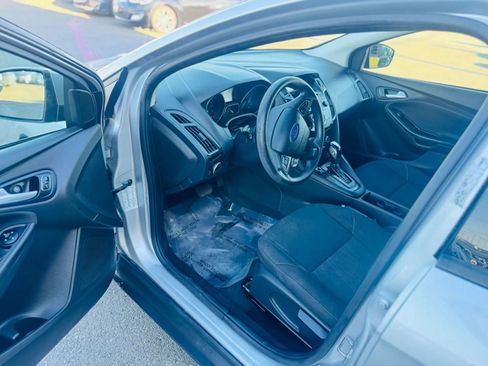Used 2016 Ford Focus SE FWD image 9