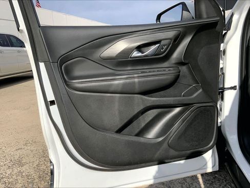 Used 2022 GMC Terrain SLE w/ Elevation Edition image 19