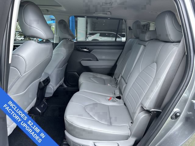 Used 2025 Toyota Highlander XLE FWD image 27