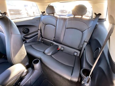 Used 2022 MINI Cooper 2-Door Hardtop image 17