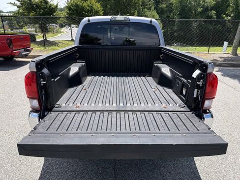 Used 2019 Toyota Tacoma TRD Off-Road AWD/4WD image 18