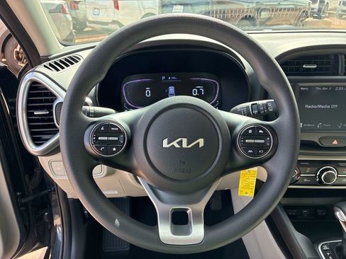 Certified 2025 Kia Soul LX w/ LX Technology Package image 21