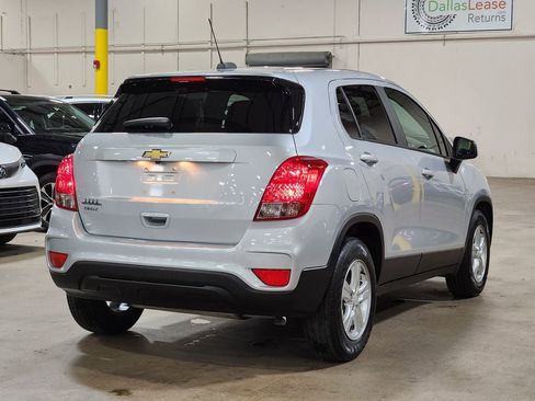 Used 2022 Chevrolet Trax LS w/ Tint and Cruise Package image 8