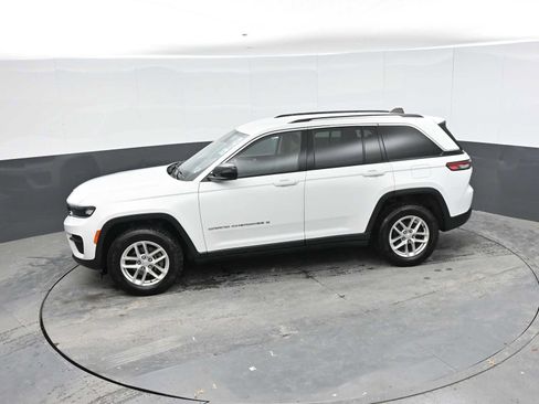 Used 2023 Jeep Grand Cherokee Laredo AWD/4WD image 14