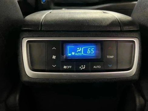 Used 2018 Toyota Highlander SE image 34