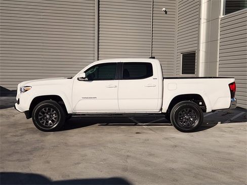 Used 2021 Toyota Tacoma SR5 w/ SR5 Appearance Package (SM) image 5