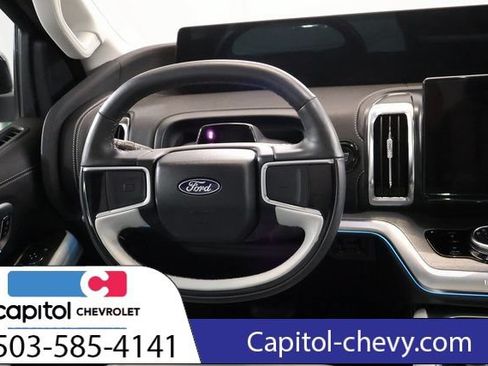 Used 2025 Ford Expedition Platinum w/ Driver's Package AWD/4WD image 17