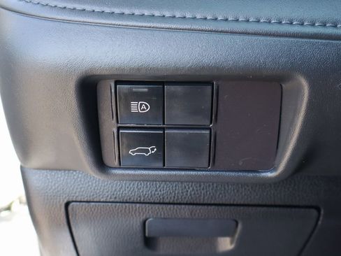 Used 2023 Toyota Highlander XLE image 18