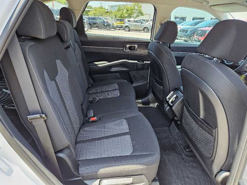 Used 2023 Kia Sorento LX FWD image 12