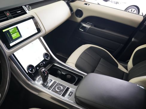 Used 2022 Land Rover Range Rover Sport HST image 18