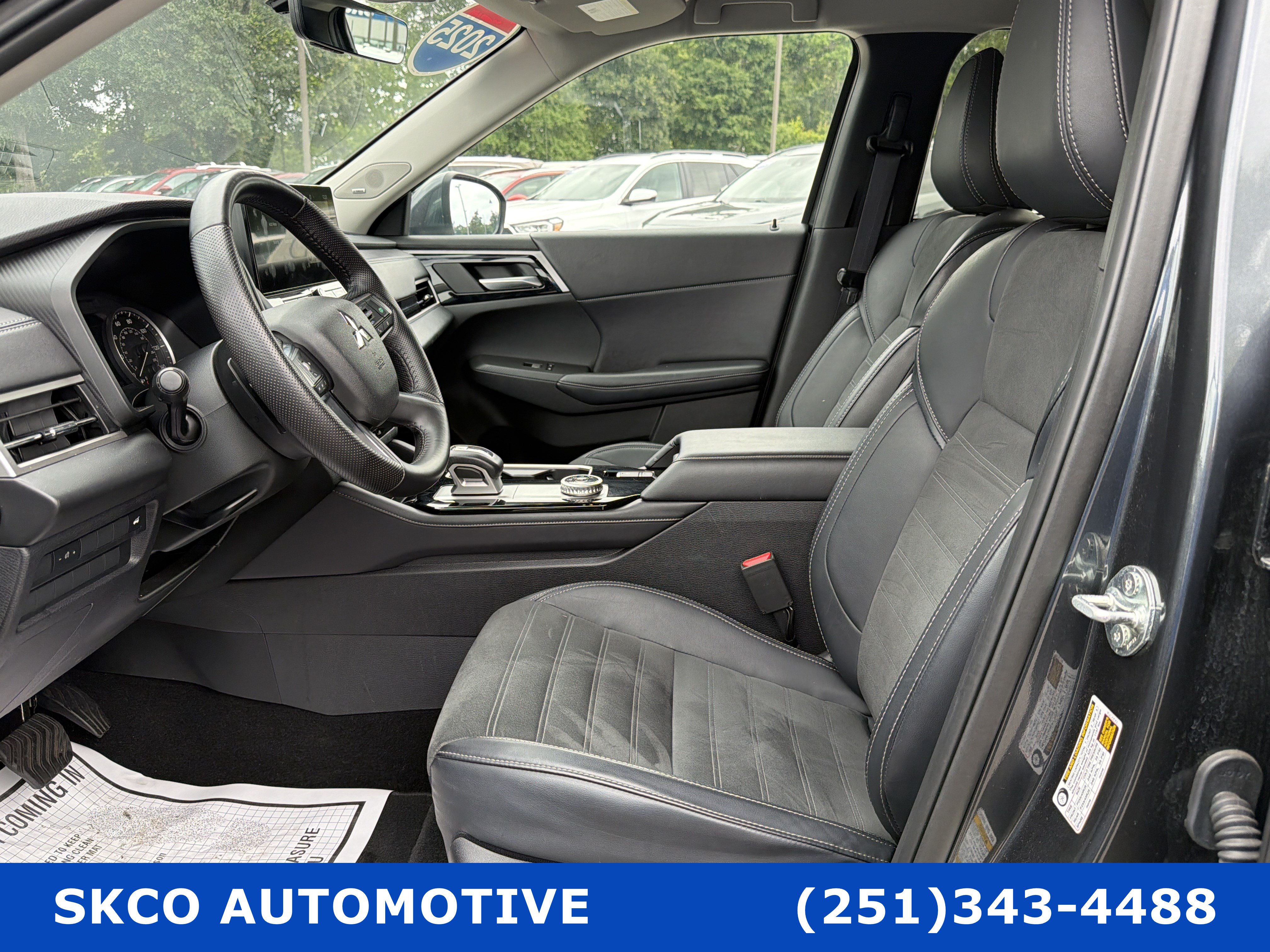 Used 2025 Mitsubishi Outlander SE FWD image 11