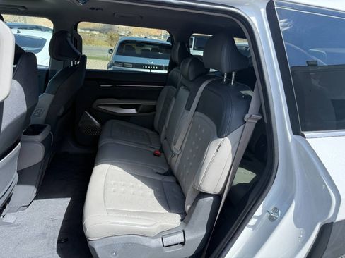 Used 2024 Kia EV9 Wind AWD/4WD image 4