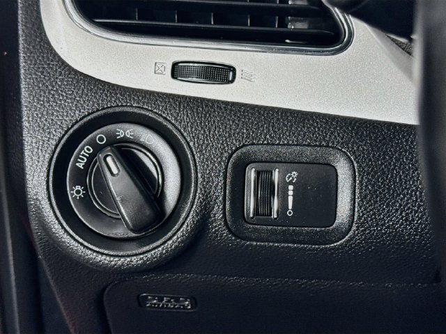 Used 2020 Dodge Journey SE w/ SE Popular Equipment Group FWD image 10
