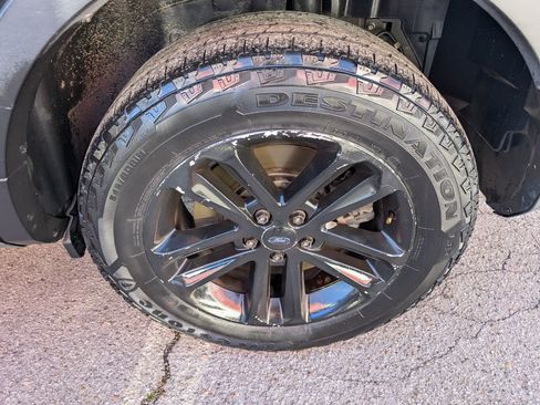 Used 2015 Ford Explorer XLT image 26