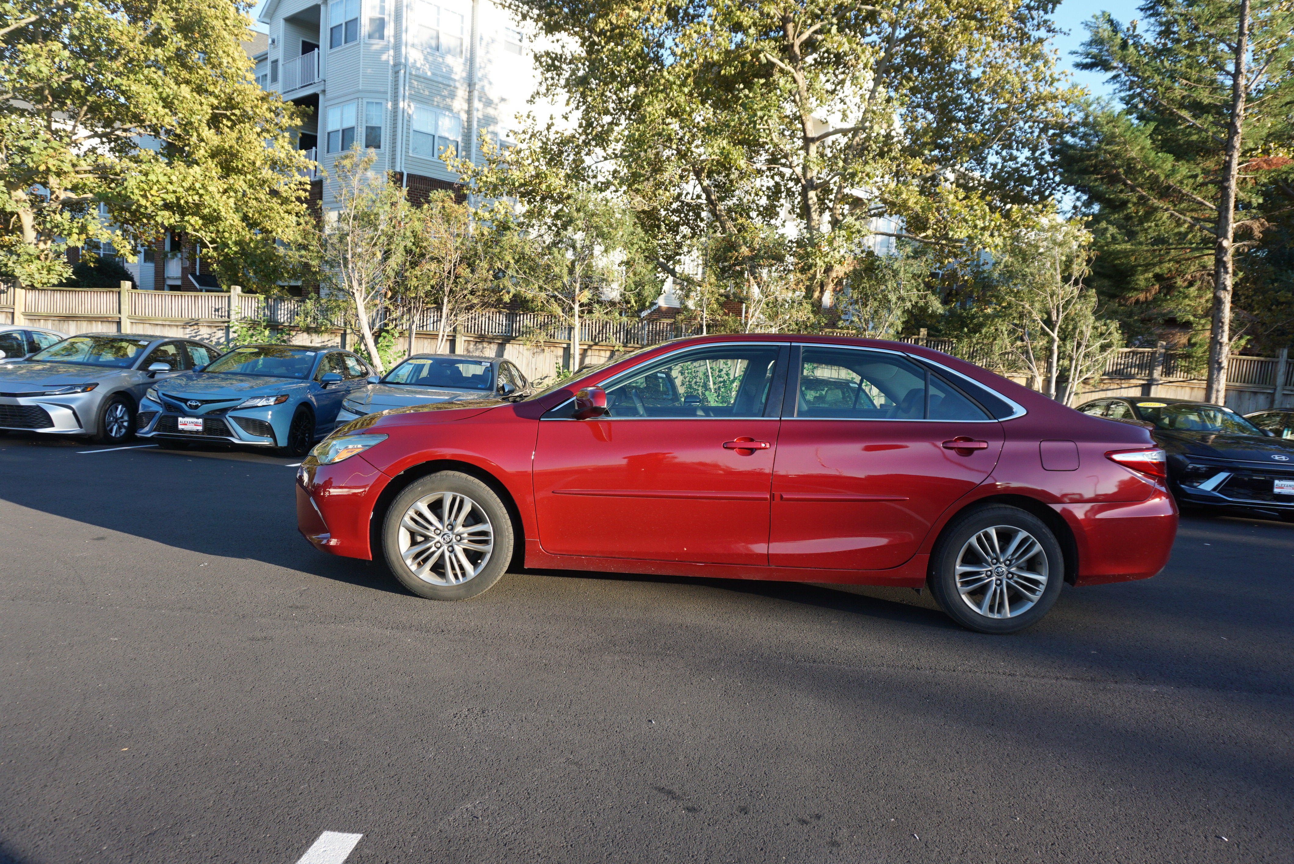 Used 2016 Toyota Camry SE w/ Protection Package (Q2) FWD image 5