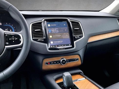 Certified 2024 Volvo XC90 B6 Plus w/ Protection Package Premier image 9