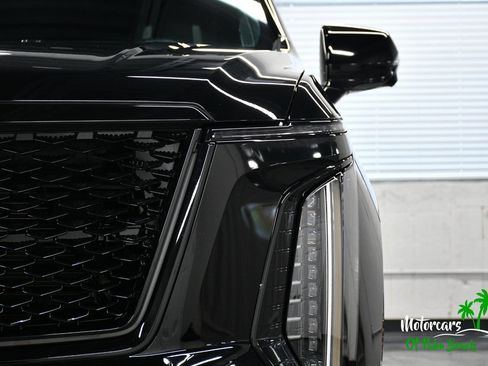 Used 2026 Cadillac Escalade ESV V w/ LPO, ONYX Package AWD/4WD image 26