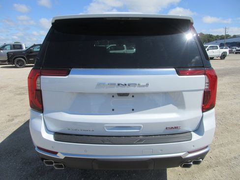 New 2026 GMC Yukon Denali w/ Denali Reserve Package AWD/4WD image 5