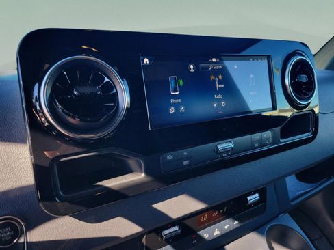 Used 2025 Mercedes-Benz Sprinter 2500 image 33