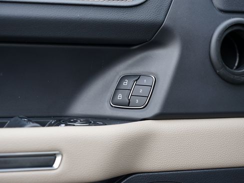 Used 2024 Ford Expedition XLT image 20